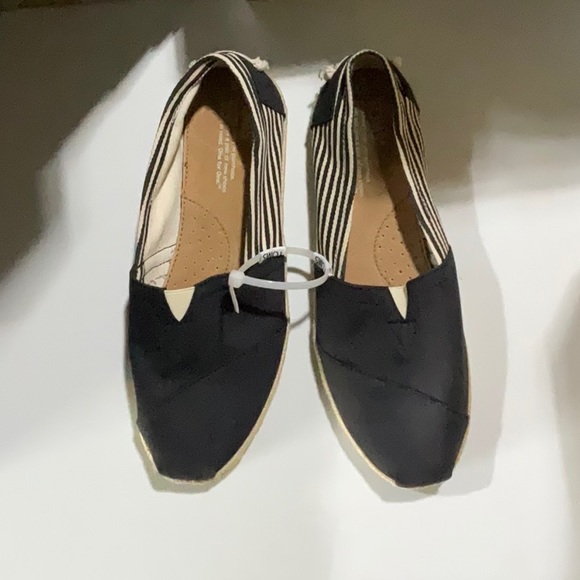 Women’s Striped black and white Toms - Picture 1 of 3
